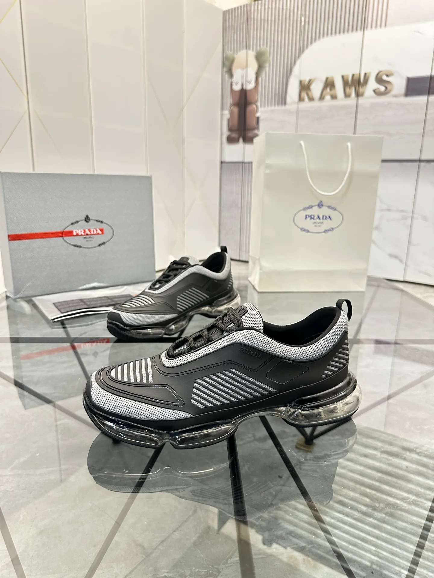 Men's shoes for sale 💰: 💰P660¥ High-end top quality Product trademark: Prada *"Prada*" low-top casual shoes Regular size: 38-45 (can be customized to 46) Product materials: Upper imported from the counter original material, breathable lining, cowhide foot pads, original air cushion outsole. No.: 001